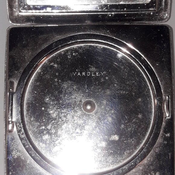 30s 40s Yardley of London Mirror Finish Gold Lilies Loose Powder Compact & Pouch - Picture 7 of 11